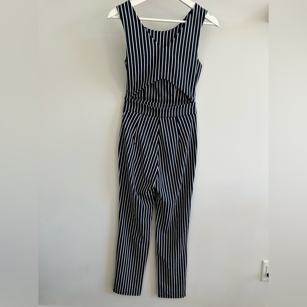 ✨Host pick ✨Chic Striped Sleeveless Jumpsuit NWOT - Picture 4 of 11
